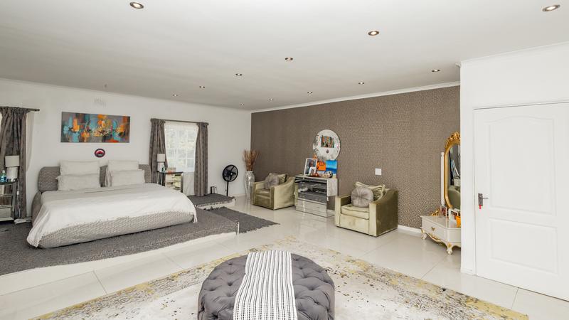 10 Bedroom Property for Sale in Constantia Western Cape